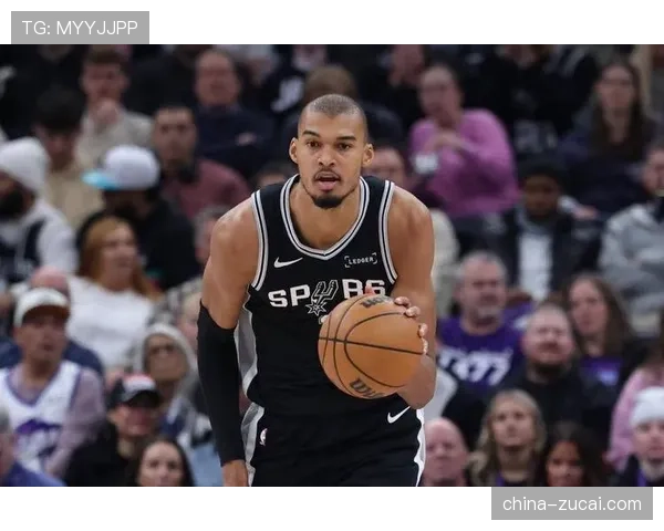 马刺文班亚马覆盖面积巨大防守 干扰火箭突破传球线路成战术博弈焦点